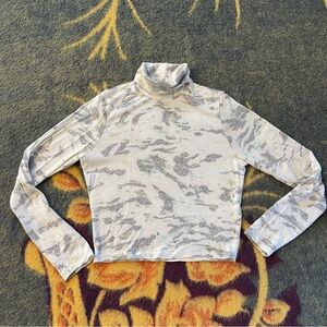 Anthropologie turtle neck knit top size medium